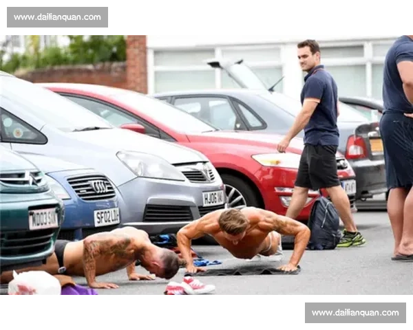 健美赛现场肌肉爆发力量瞬间引发全场热烈关注