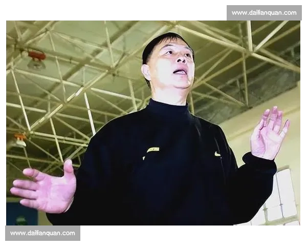 张卫平精彩比赛回顾：从赛场到解说，传奇人物的篮球人生